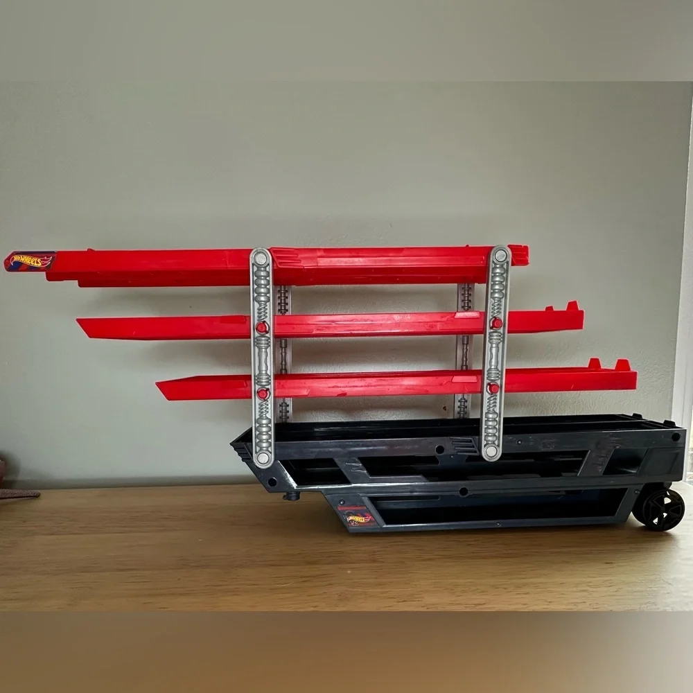 Hot Wheels Mega Hauler Truck bed holds up to 50 cars six expandable‎ levels